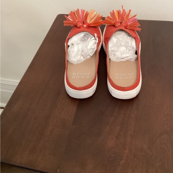 Donald Pliner Great “Chili” Red Genuine Suede Slip Ons w/Colorful Tassels Size 6 - Picture 4 of 8
